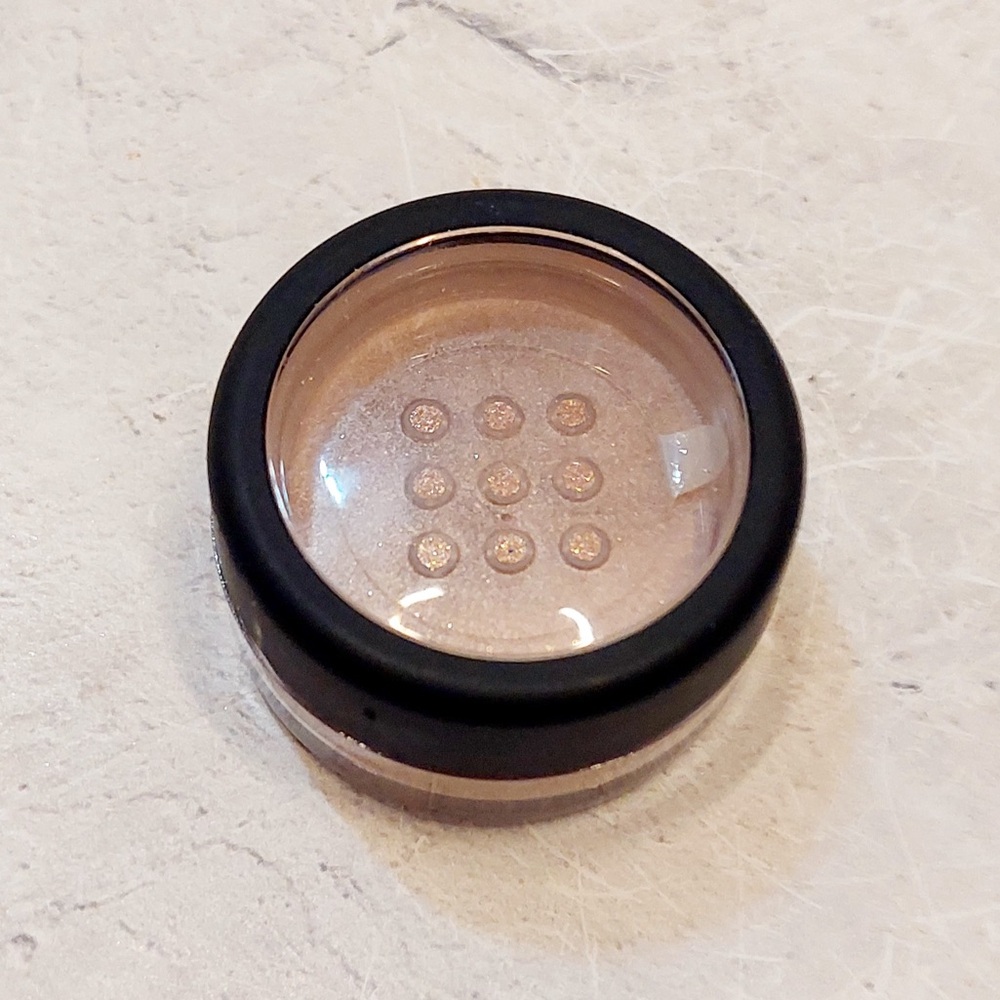 BNNB Mineral Eyez Beige Breeze Eye Shimmer Shadow